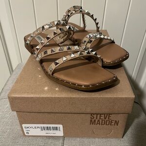 Women’s Steve Madden Skyler Tan Studded Slide Sandals, size 8